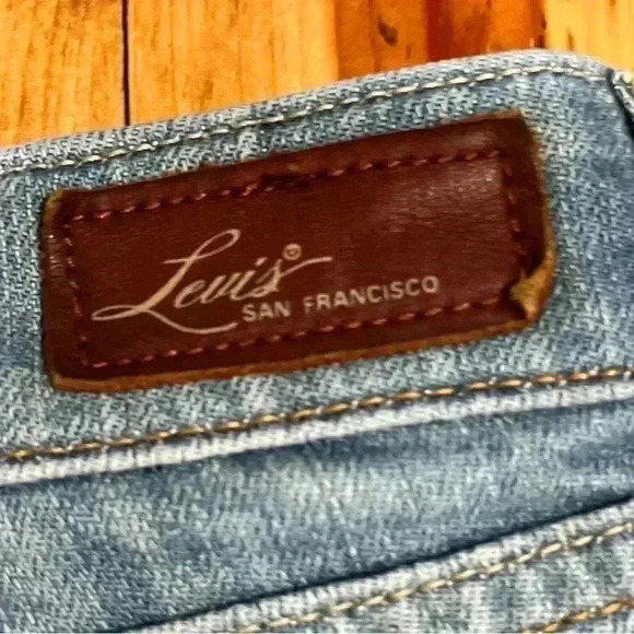 Levi’s San Francisco Demi Curve Light wash Bootcut - Picture 2 of 6